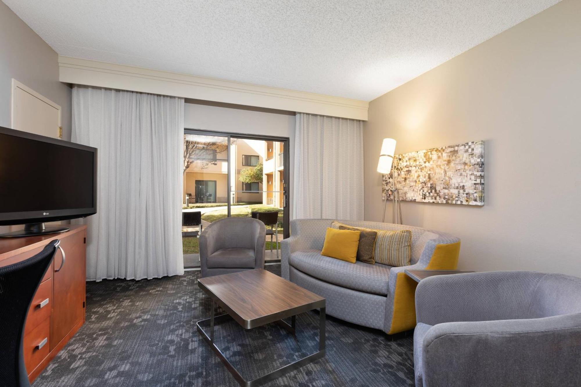 Courtyard By Marriott Dallas-Fort Worth/Bedford Zewnętrze zdjęcie