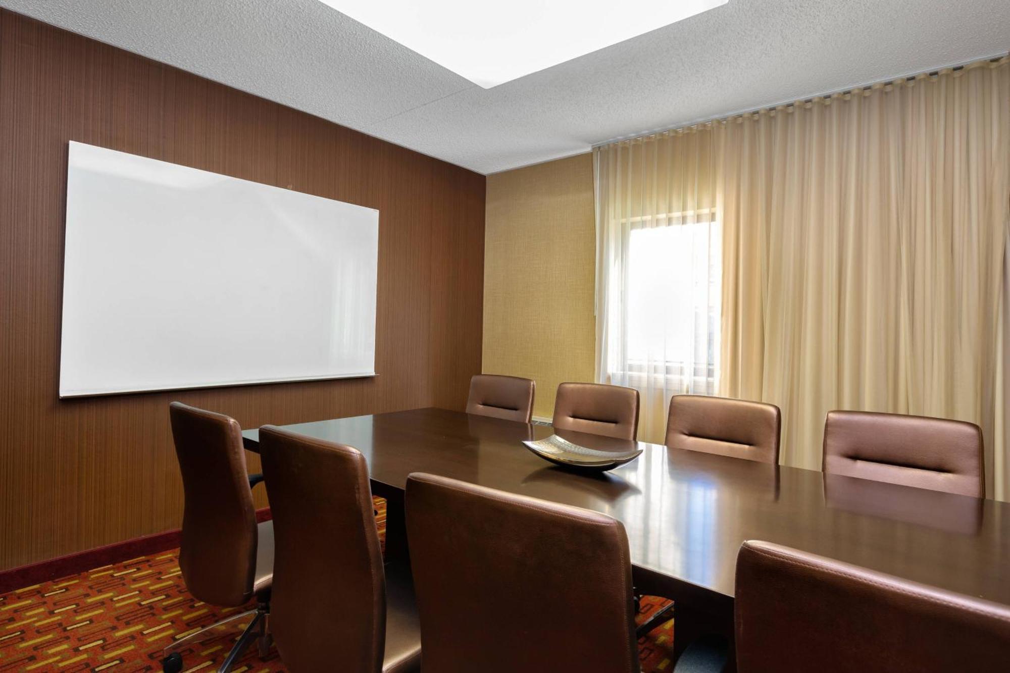 Courtyard By Marriott Dallas-Fort Worth/Bedford Zewnętrze zdjęcie