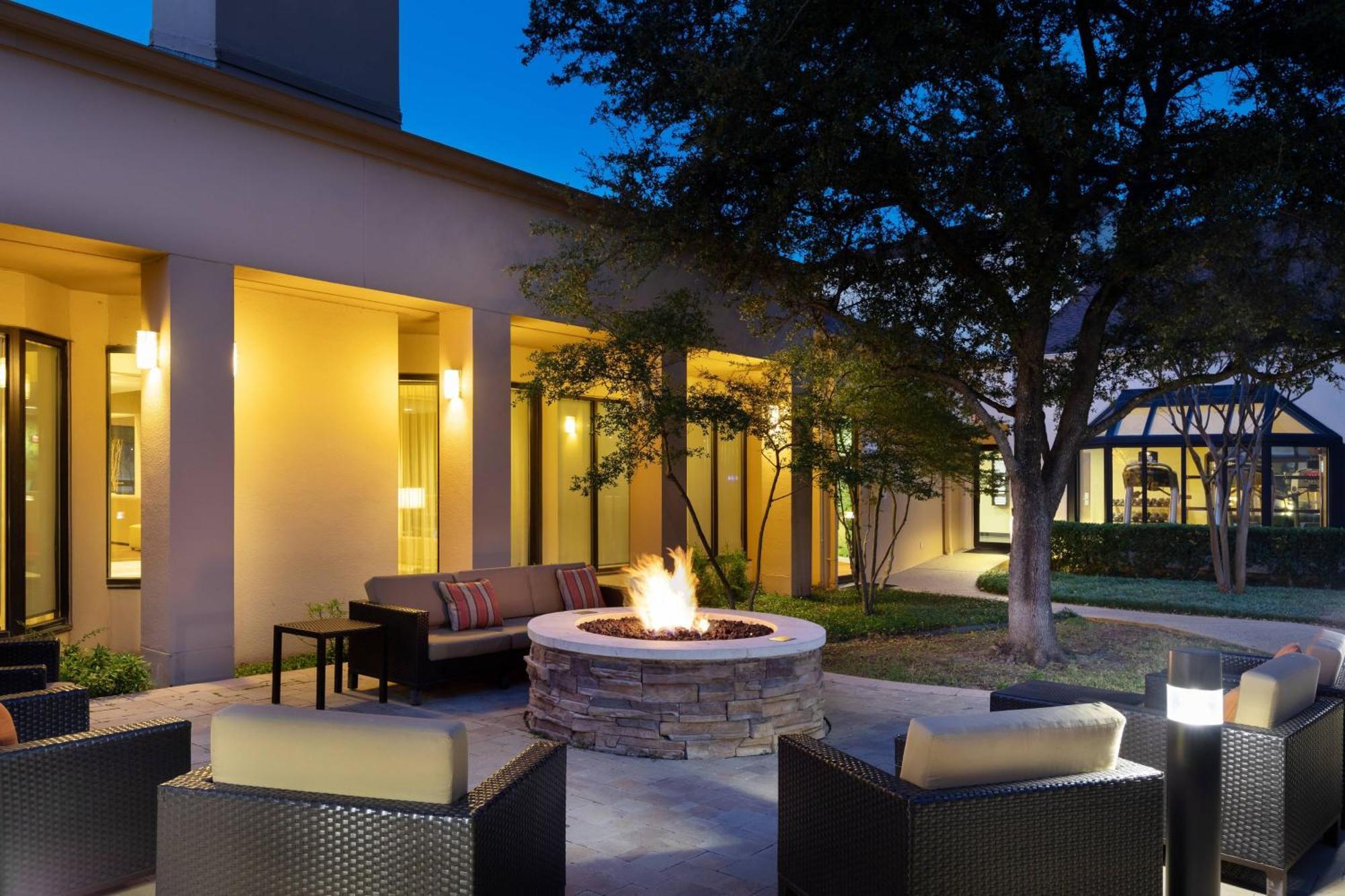 Courtyard By Marriott Dallas-Fort Worth/Bedford Zewnętrze zdjęcie